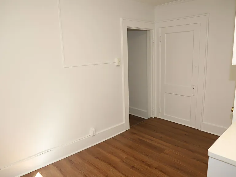 271 W Maple Rd #5 — Photo 9