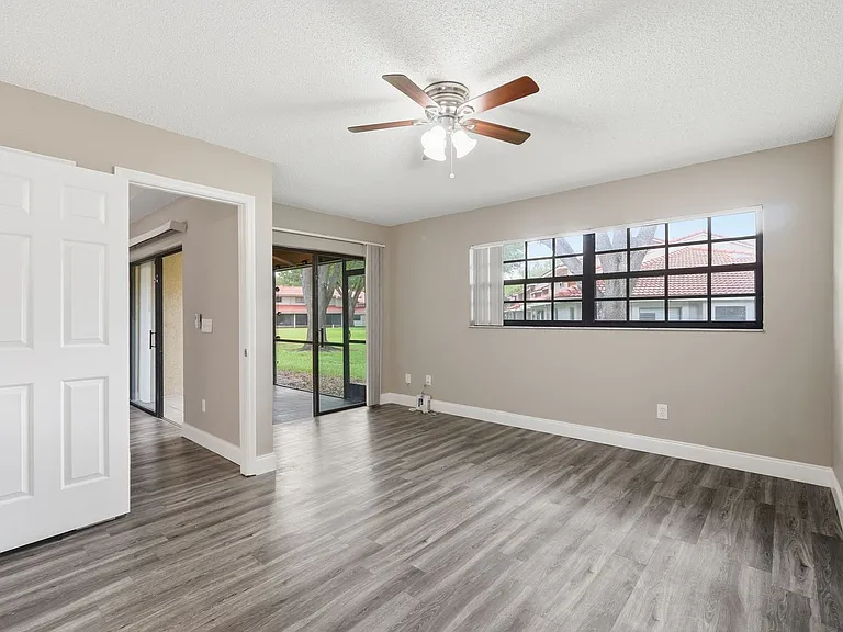 7528 Fenwick Cove Ln — Photo 11