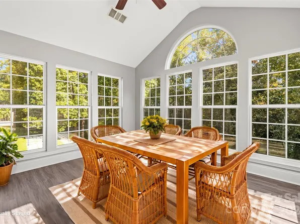 138 Winterbell Dr, Mooresville, NC 28115