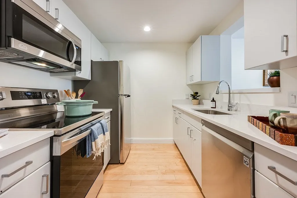 1 bed, 953 sqft, $2,400 — Photo 2