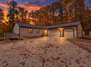 6770 Wildwood Ct, Cedar Springs, MI 49319