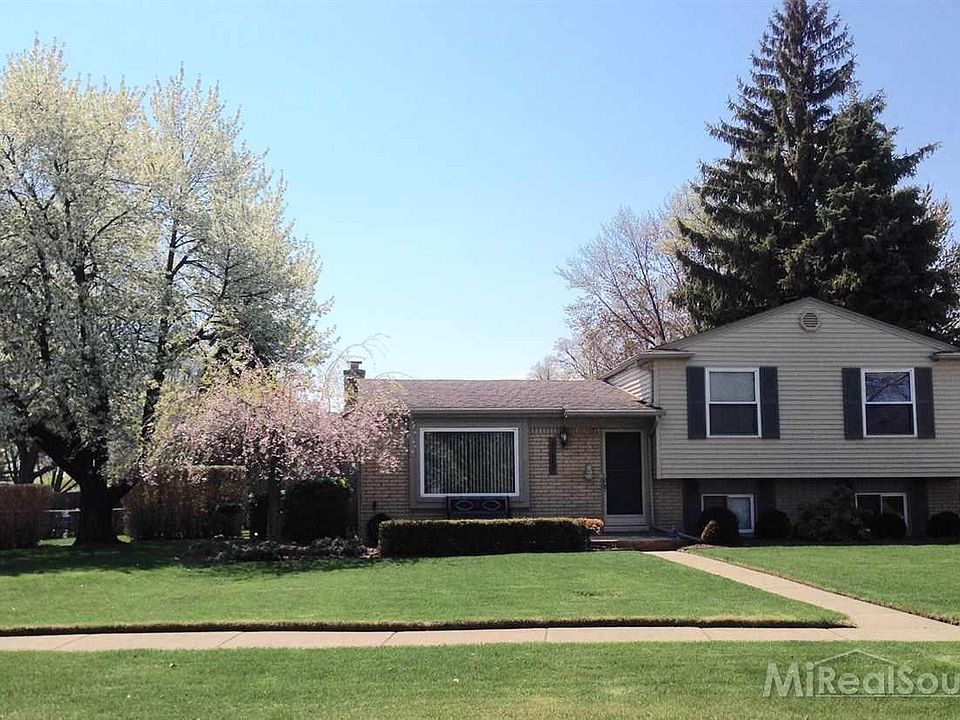 1st image of 13988 Hillsdale Dr