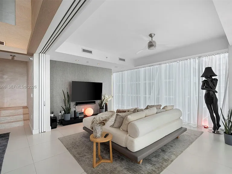 1040 Biscayne Blvd #Penthouse 4607 — Photo 11