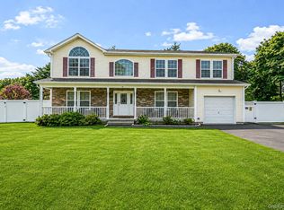 12 Nostrand Ave, Brentwood, NY 11717