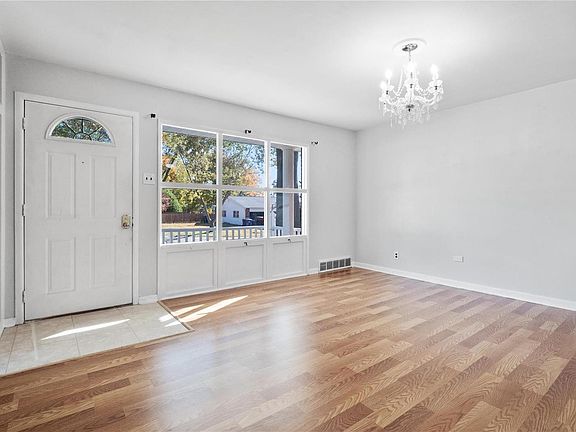 3rd image of 9227 Papoose Dr