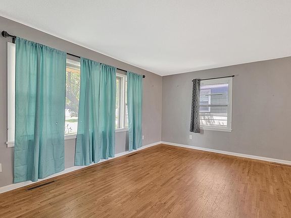 4th image of 1420 W Ash Ave