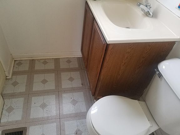 4th image of 6114 Willard Ave