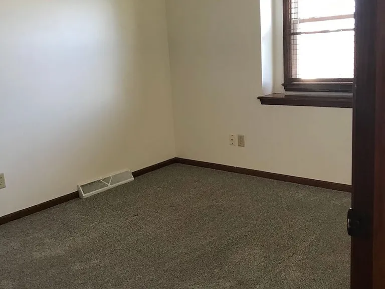 1040 Hunt Ave — Photo 8