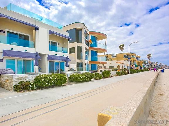 4th image of 3683 Ocean Front Walk
