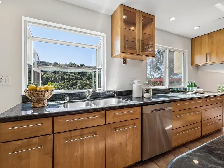 3483 Skyline Dr — Photo 9