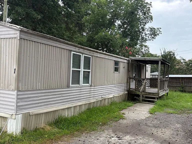 300 Hickory St — Photo 2