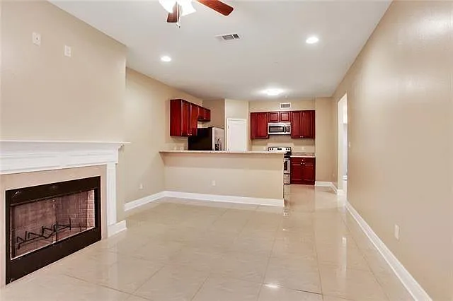3 bed, 2.0 bath, 1040 sqft, $1,550 — Photo 2