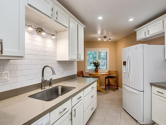 14-Palm Ridge_Kitchen_1_