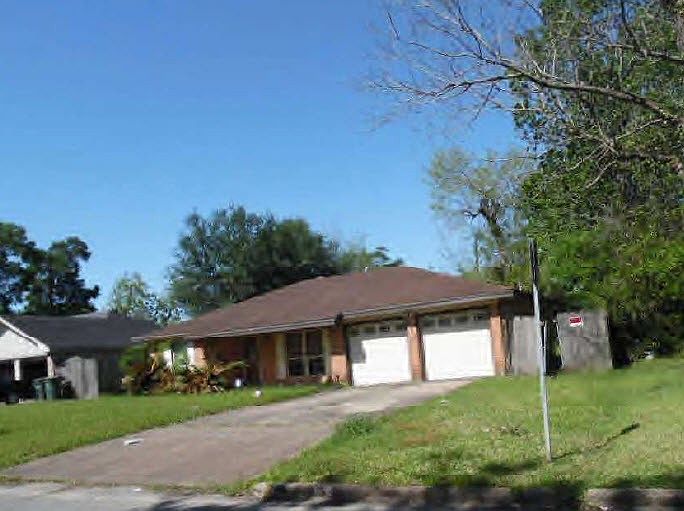 2nd image of 152 Rosine St