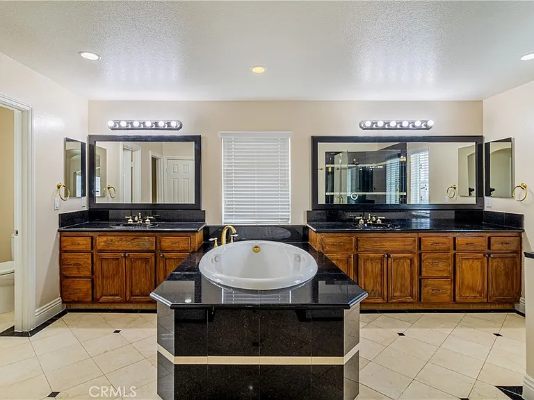 2272 Mary Clare St — Photo 15