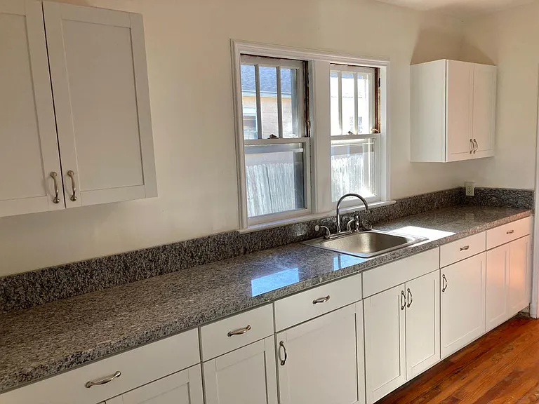318 Braddock Ave — Photo 6