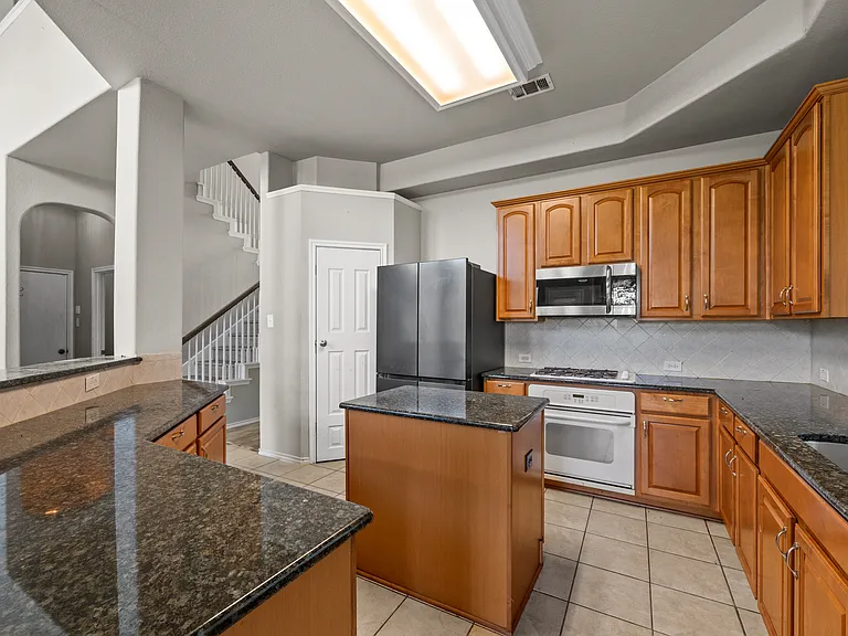 5544 Clay Ct — Photo 6