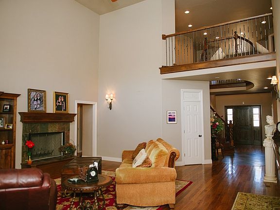 3rd image of 4823 Loper Ave