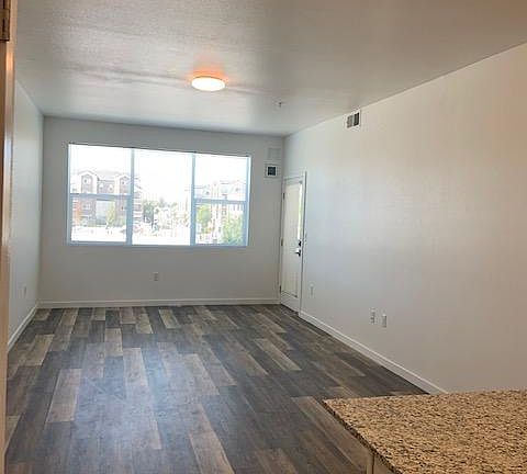 4th image of 1125 Avenue Of The Oaks Unit 512