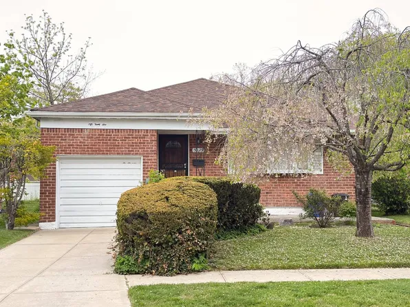 5029 231st St, Oakland Gardens, NY 11364