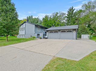 4116 Mary Lynn Dr, Urbandale, IA 50322