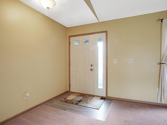 3rd image of 554 Peak Ct