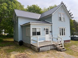 98 Lincoln St, Dexter, ME 04930