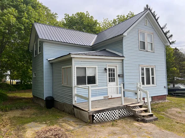 98 Lincoln Street, Dexter, ME 04930