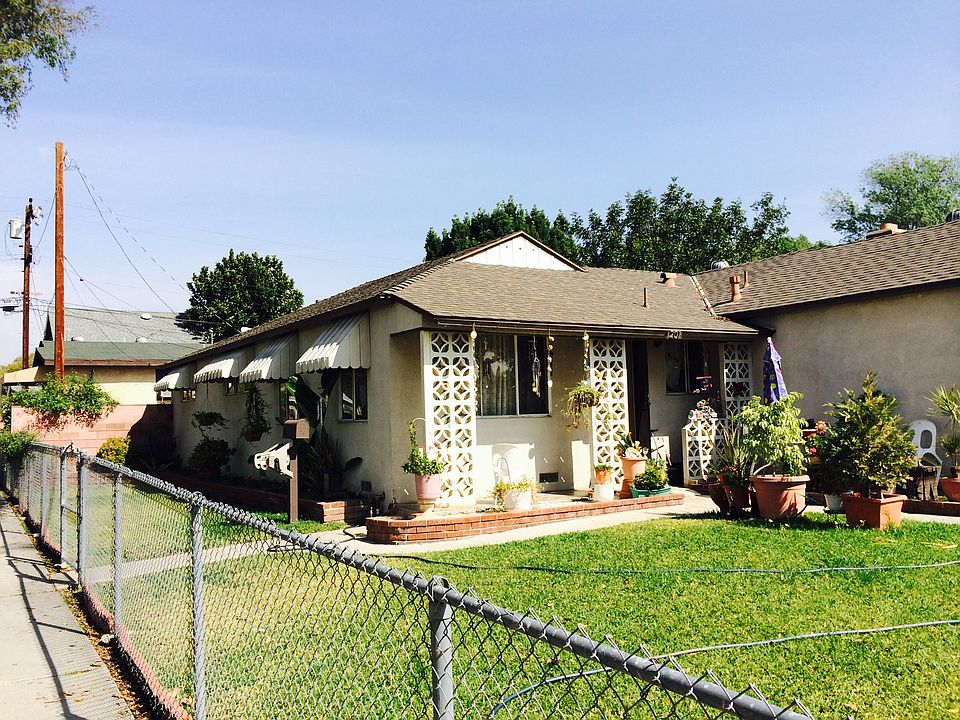 2nd image of 201 E Rosslynn Ave