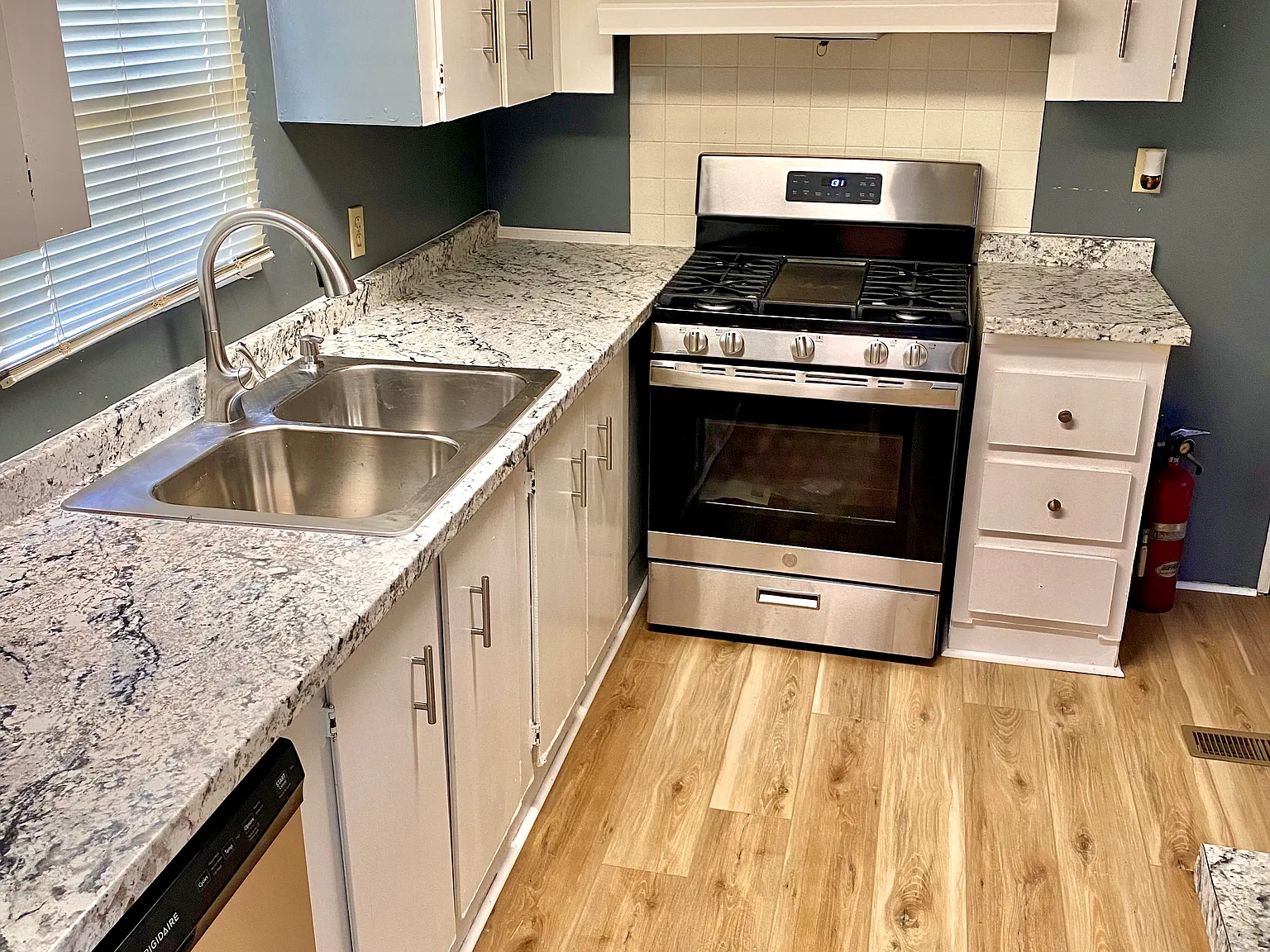 3 bed, $1,100 — Photo 2