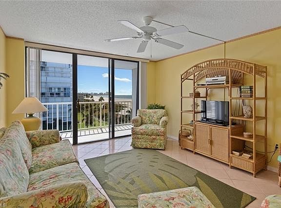 4th image of 320 Seaview Ct #2-609