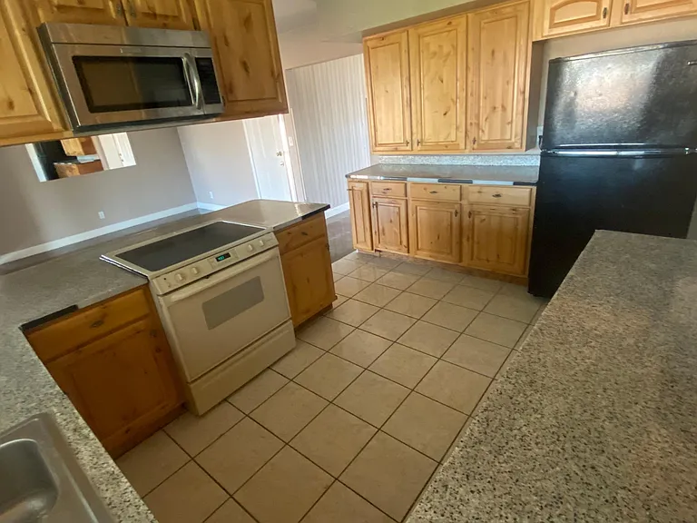 4048 W Glendale Ave — Photo 6