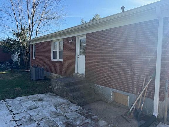 3rd image of 186 Sunset Dr