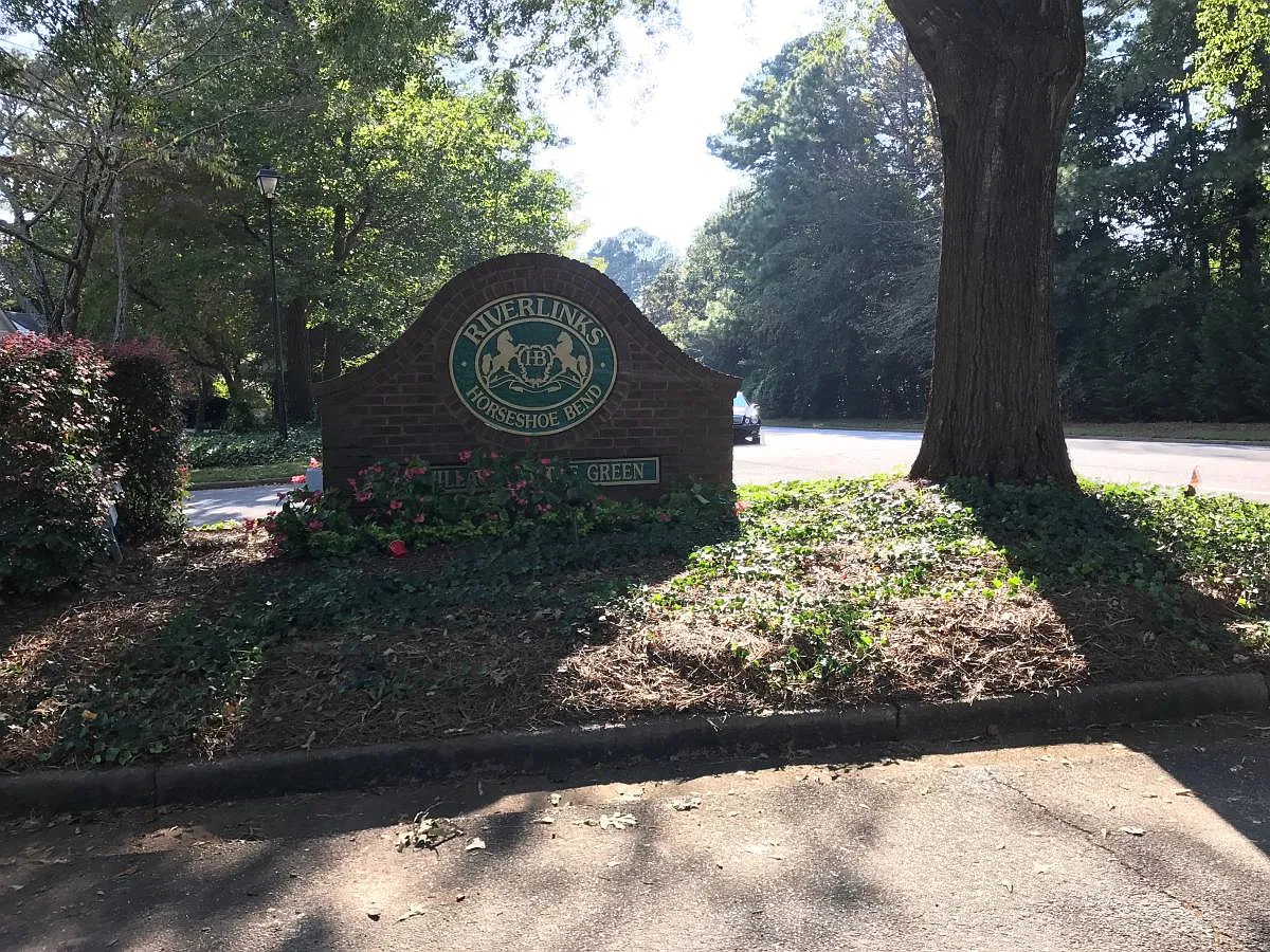 5 bed, 2500 sqft, $2,800 — Photo 2