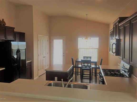 3rd image of 5942 Applewood St