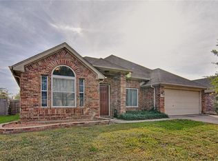 316 Camp Creek Dr, Arlington, TX 76002