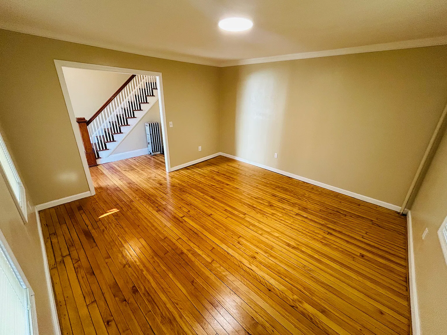 3 bed, 1.5 bath, 1200 sqft, $2,750 — Photo 2