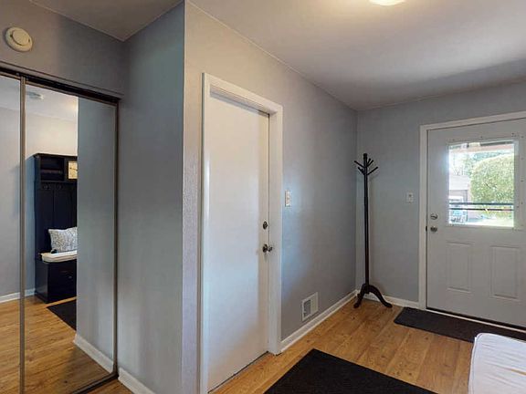5th image of 16332 Oxford Dr #1