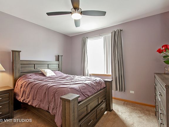 4th image of 1735 Fieldstone Dr N