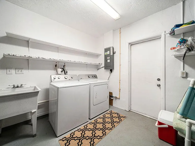 1916 SE 6th Ln — Photo 15