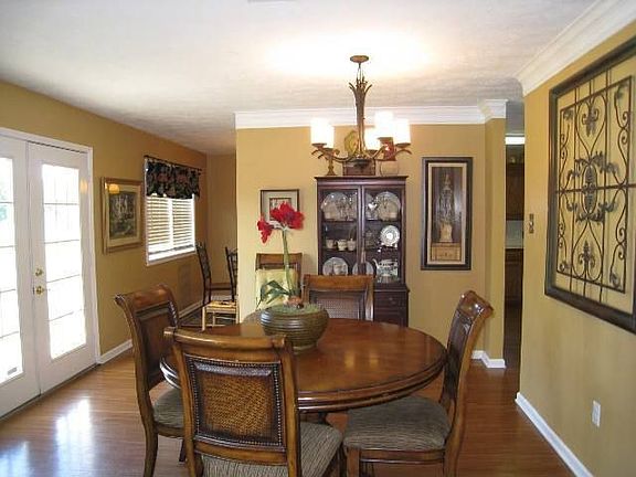 4th image of 2773 Crown Ln