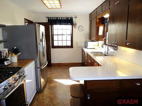 4th image of 329 James Ave