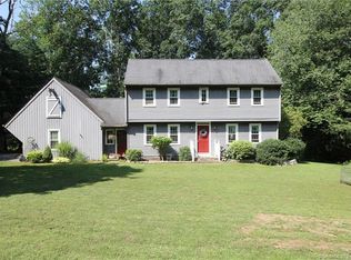 5 Mohegan Ln, Amston, CT 06231