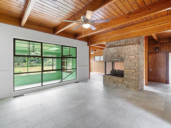 5th image of 2118 Timberlake Dr