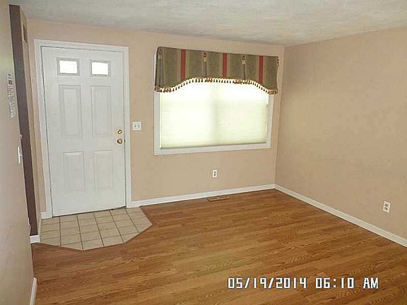 5th image of 207 Pinewood Dr #2