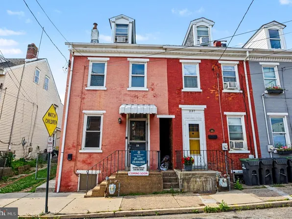 239 Hall St, Phoenixville, PA 19460