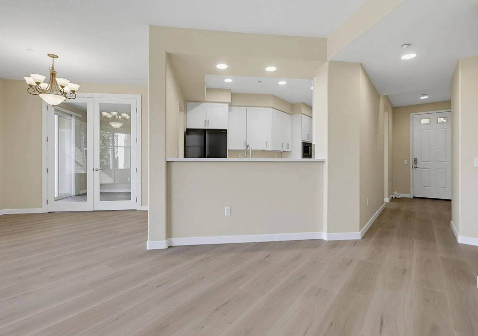 Updated Condo West of 5 Freeway with Lagoon Access - Available Now — Photo 4