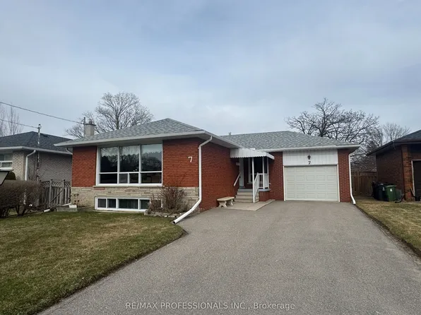7 Pettit Dr, Toronto, ON M9R 2W6