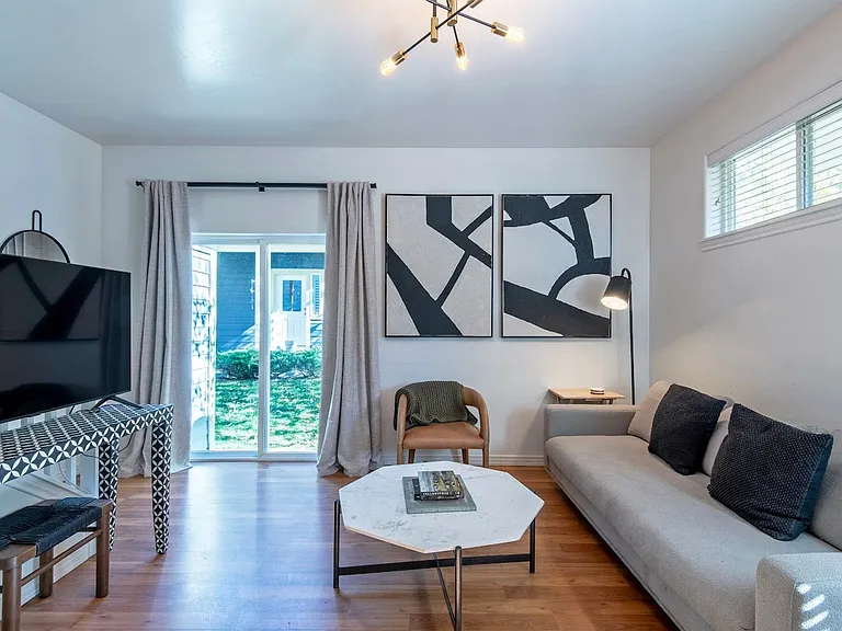399 Forest View Dr — Photo 3