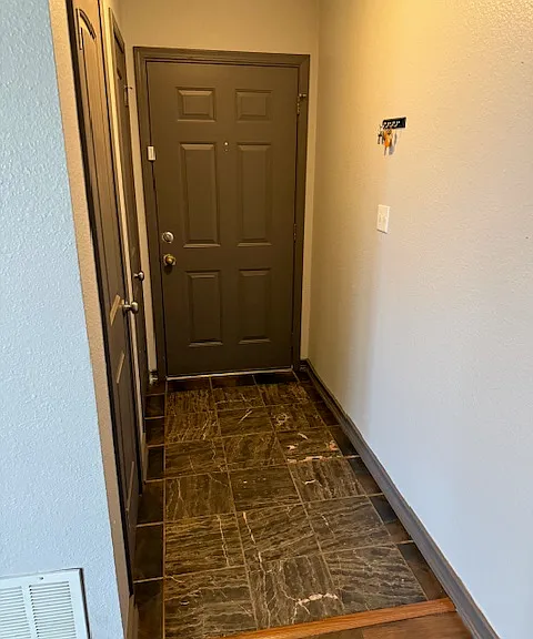 1708 Harding Ave — Photo 2